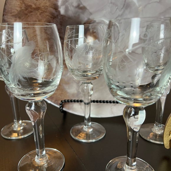 Princess House Heritage Etched Wine Glasses (5). - Picture 8 of 8